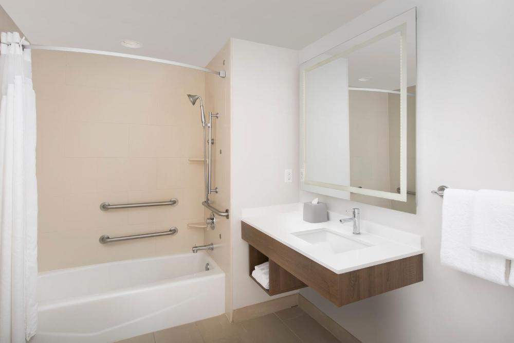 King Room - Mobility Access/Hearing Accessible interior